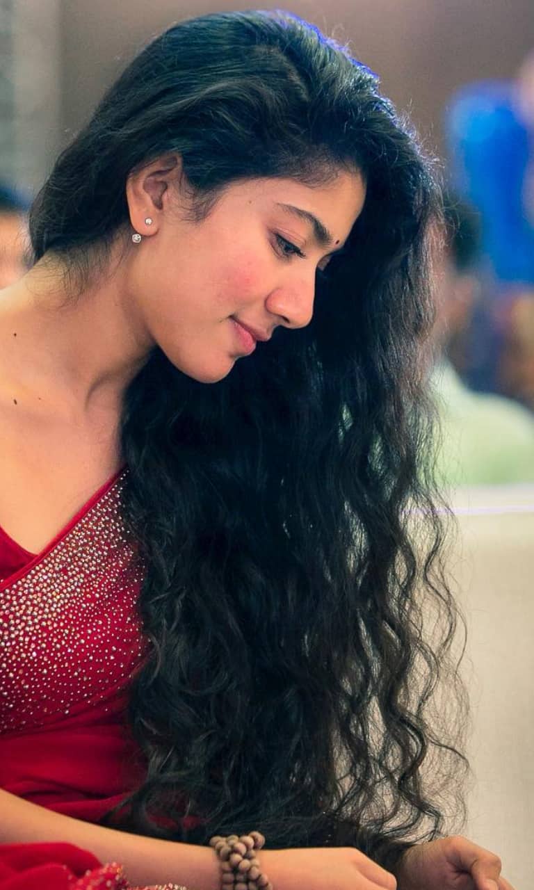Sai Pallavi Hot in Love Story | Beautiful smile women, Evening dresses with  sleeves, Beautiful girl dance