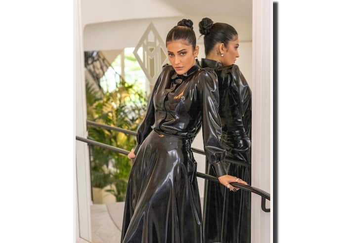 श्रुति हासन ने ब्लैक ड्रेस में कांस फिल्म फेस्टिवल में लिया हिस्सा