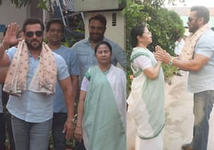 Salman Khan ने ममता बनर्जी से की मुलाकात, वेस्ट बंगाल की सीएम ने भाईजान का शॉल ओढ़ाकर किया स्वागत