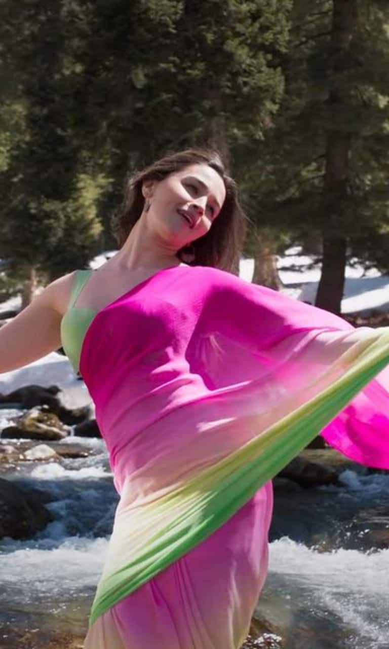 Alia Bhatt in Pink Saree || AllTime Outfits #aliabhatt #redandpink - YouTube