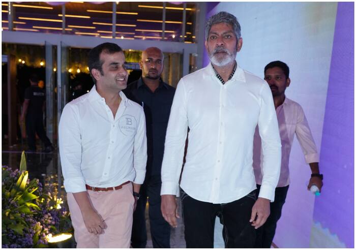 जगपति बाबू ने भी मारी धांसू एंट्री