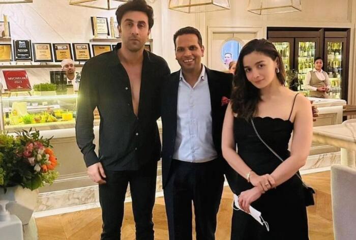 Ranbir Kapoor, Alia Bhatt enjoy dinner date in Dubai, twin in black ...