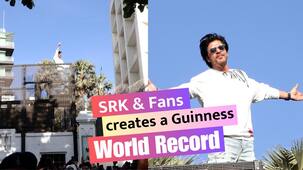 Shah Rukh Khan and his fans create Guinness World record, striking together his signature pose outside Mannat | Watch Video