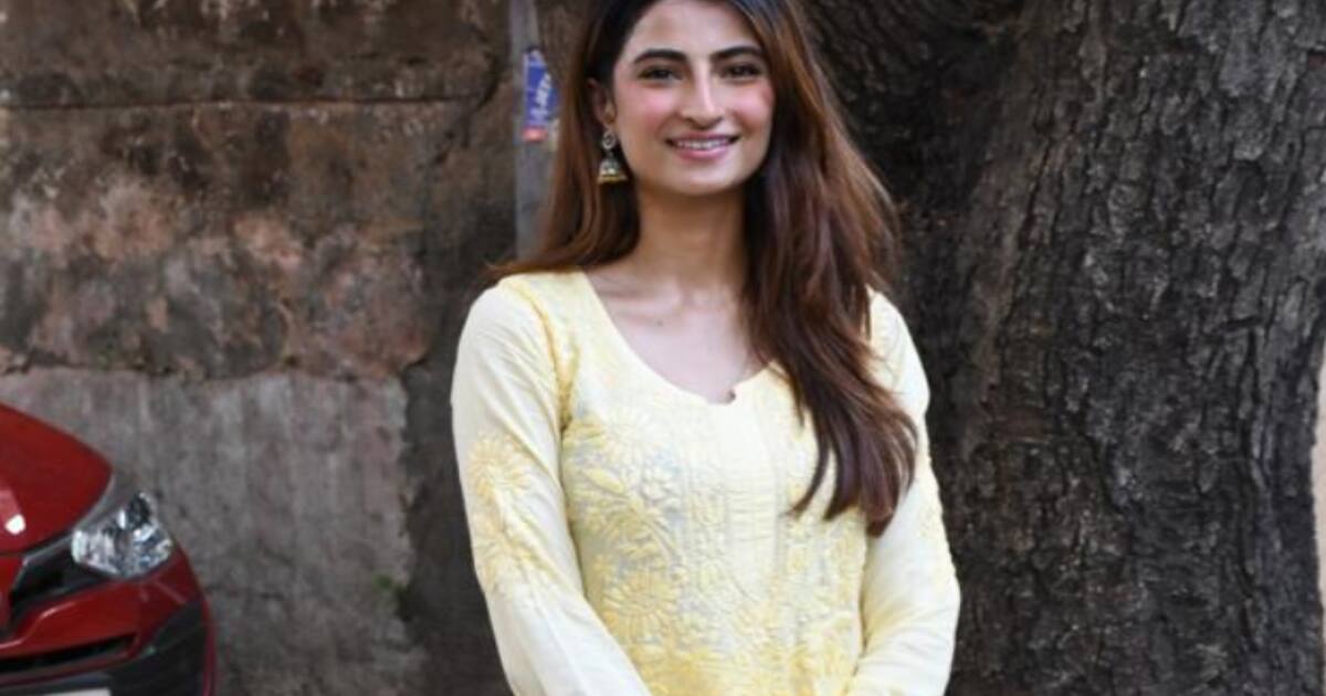 Palak Tiwari Turns Into A Desi Girl In Sunshine Yellow Looks Gorgeous