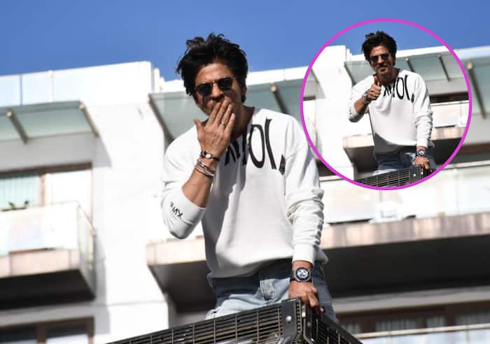 Shah Rukh Khan showered them with kisses and love 