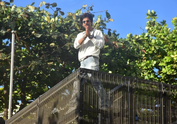 The humble superstar Shah Rukh Khan greets his with folded hands 