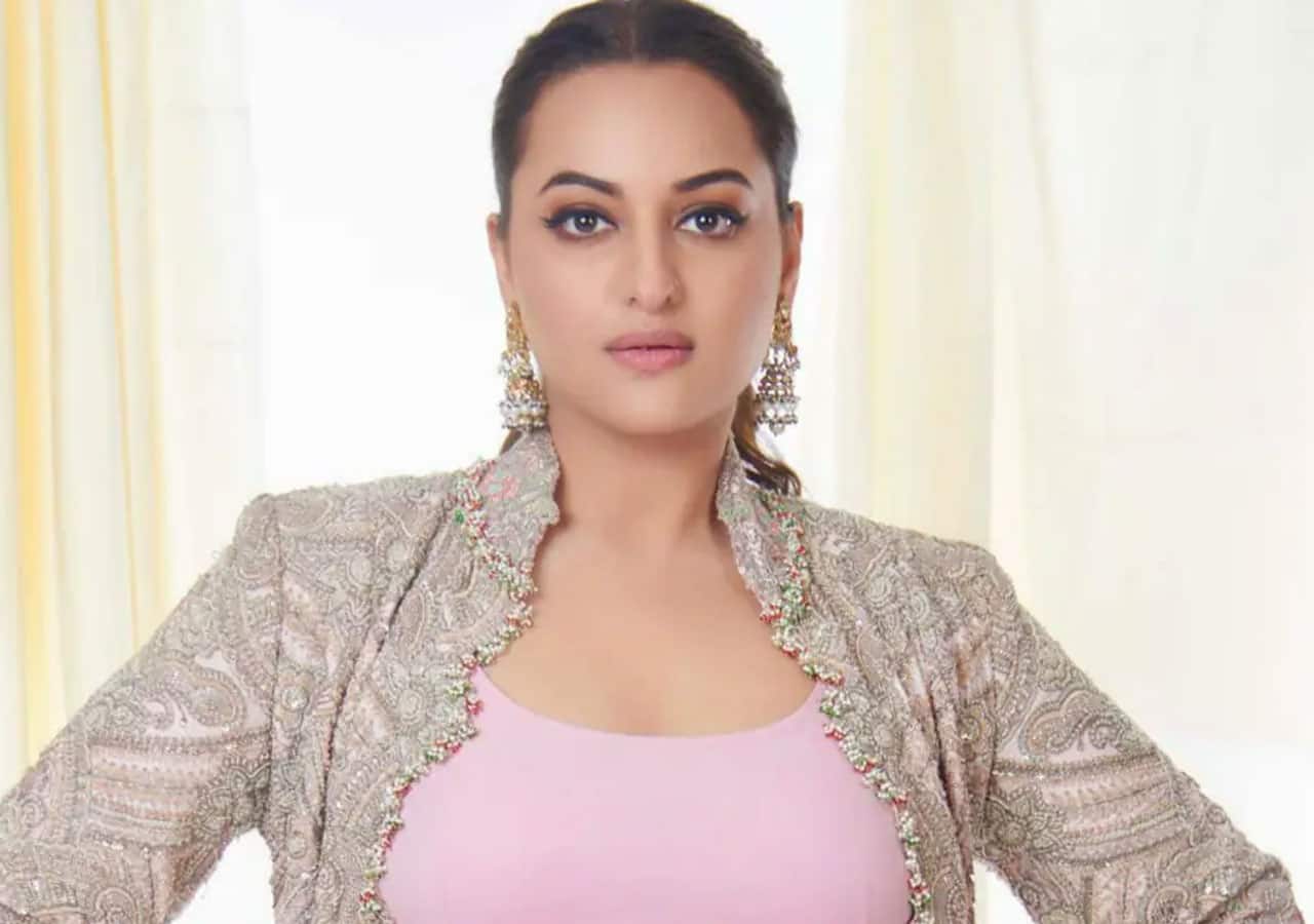 Sonakshi Sinha To Akshara Singh Actresses Whose Mms Was Leaked Are Now Living Such A Life