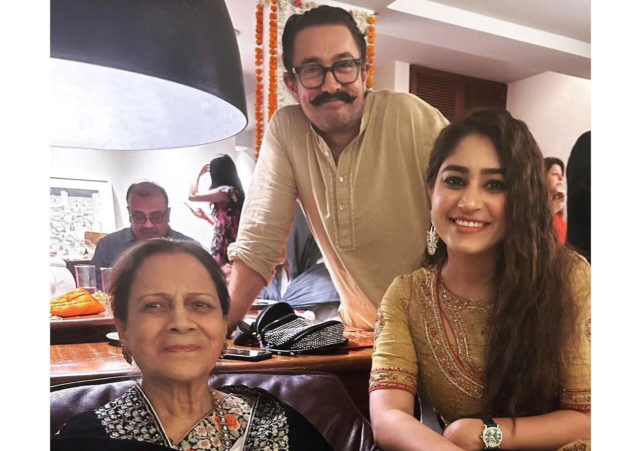 आमिर खान ने घर पर रखा मां के बर्थडे का प्रोग्राम