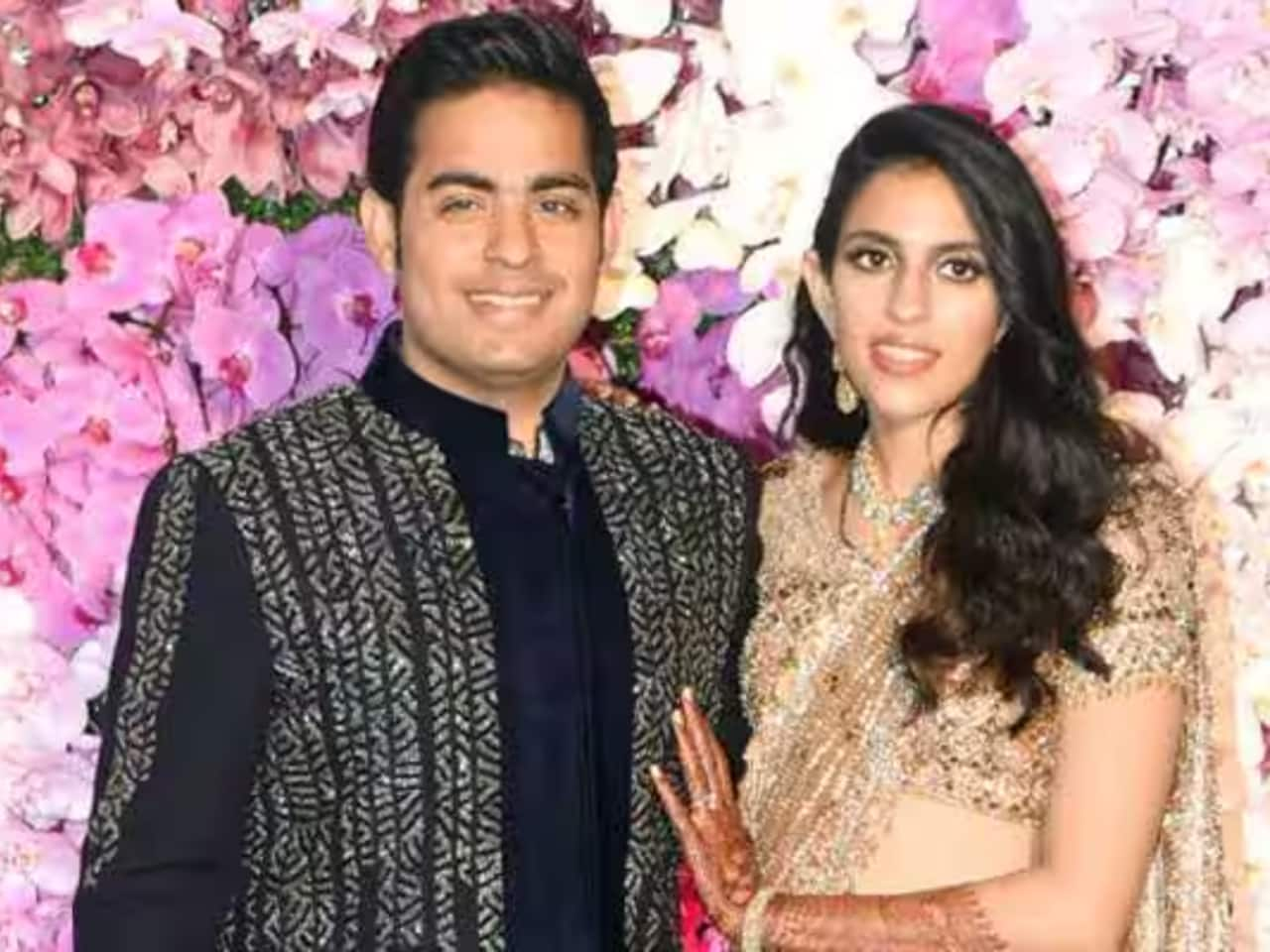 Shloka Mehta and Akash Ambani bring their daughter to Antila in ...