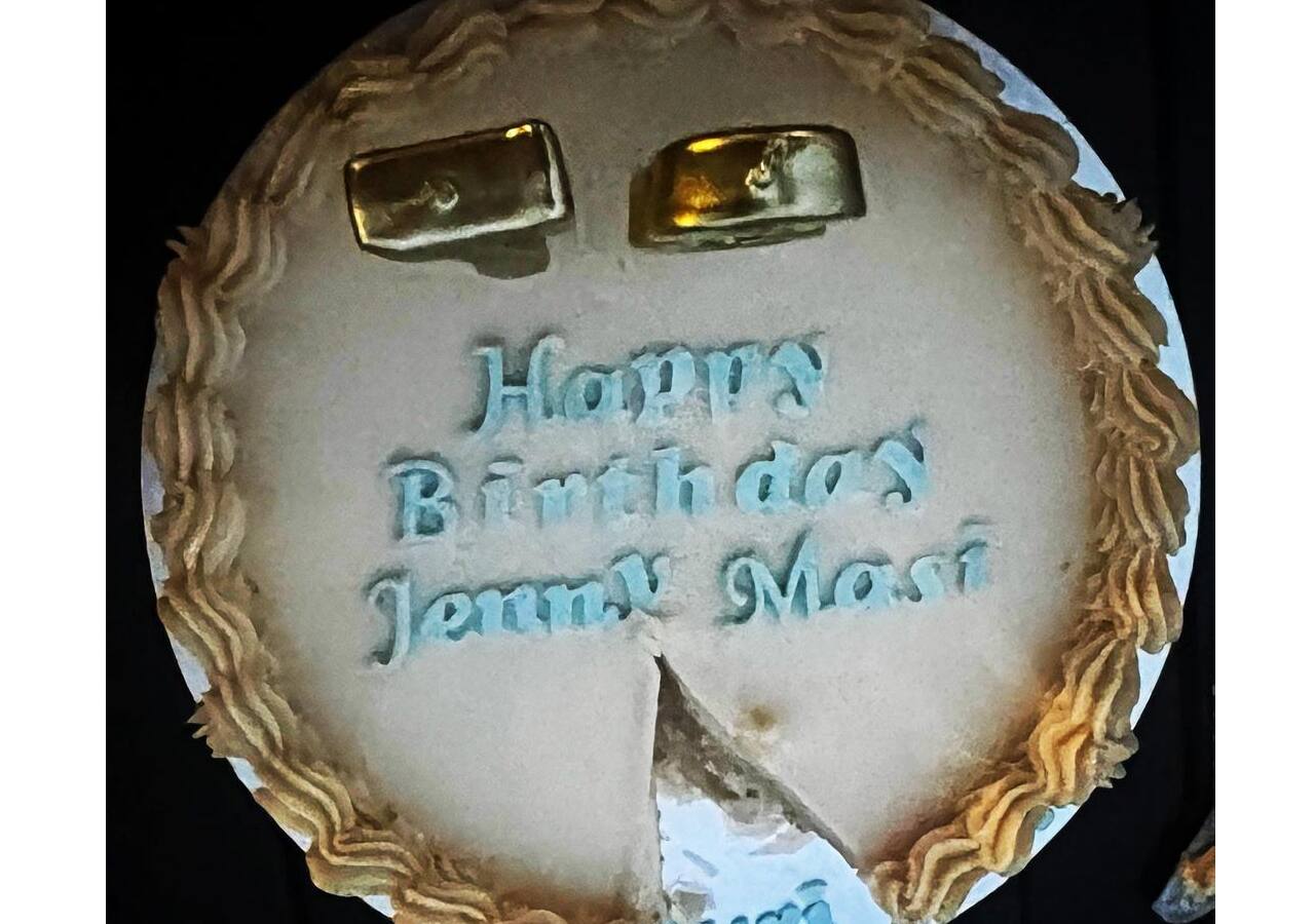 जेनिफर विंगेट ने शेयर की केक की तस्वीर