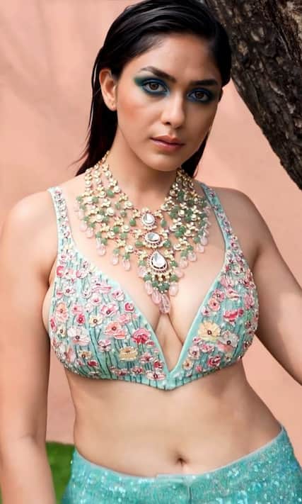 Mrunal Thakur's Top 10 sizzling looks ever will set screen on fire