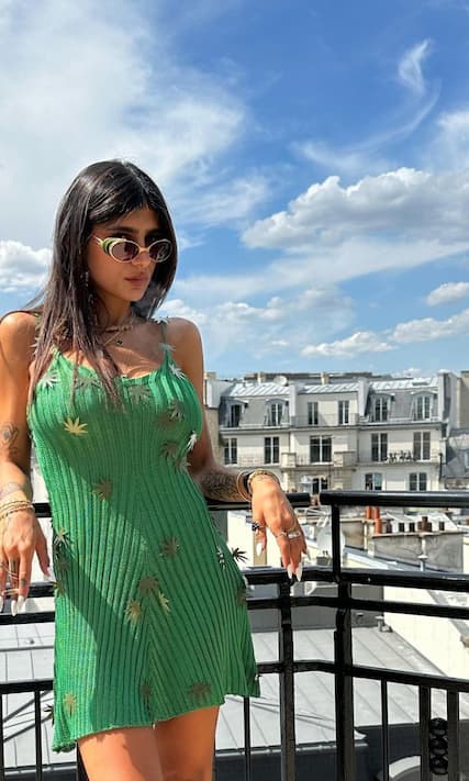 Mia Khalifa poses nude, covers herself only with flowers in viral photos
