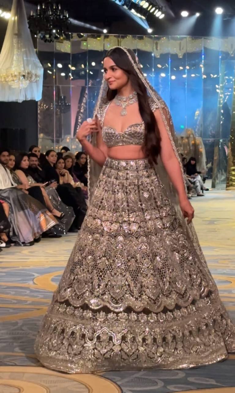 Luxury Mirror & Handwork Heavy Embroidered Net Bridal Lehenga Dress 2024  Price in Pakistan (M015167) - 2023 Designs, Reviews & Videos