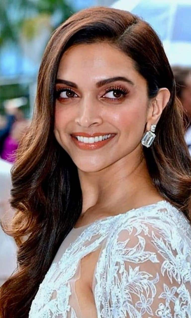 Top 10 Bollywood actresses who have the best facial features