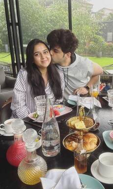 करण-तेजस्वी की ये रोमांटिक फोटोज बनाती हैं उन्हें परफेक्ट कपल