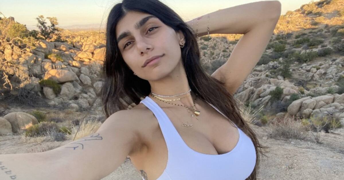 Mia Khalifa poses nude, covers herself only with flowers in viral photos