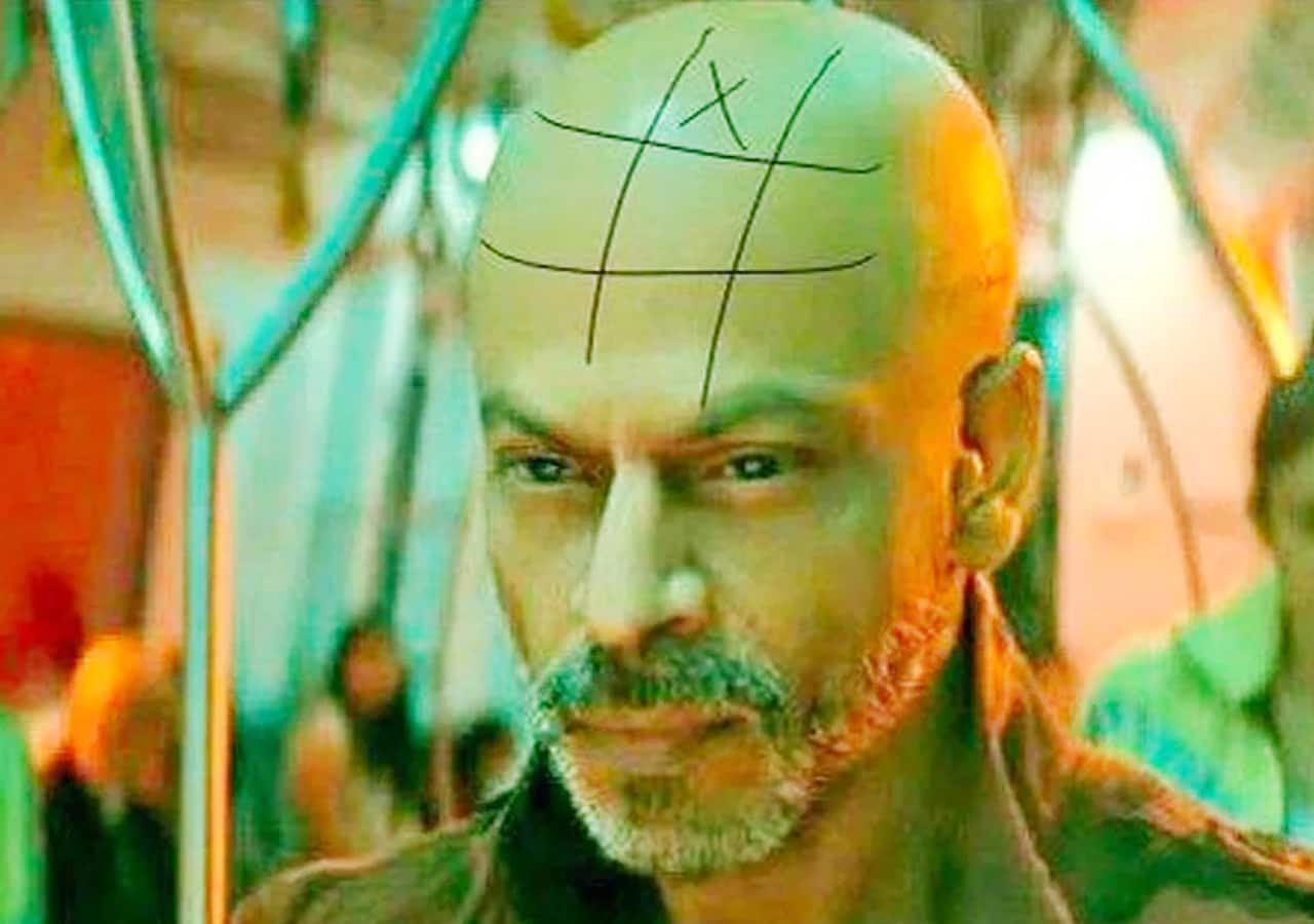 Shah Rukh Khan leaves no room for controversy. Shah Rukh Khan leaves no room for controversy.