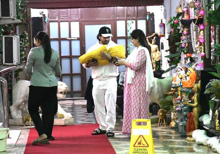 When will the couple move to their dream house with newborn?