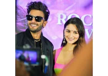 Rocky Aur Rani Kii Prem Kahaani: Ranveer Singh Says “Bhabhi Khush Hogi” To  A Fan Who Brought Earring For Alia Bhatt As A Gift, “Give Hug To Her”