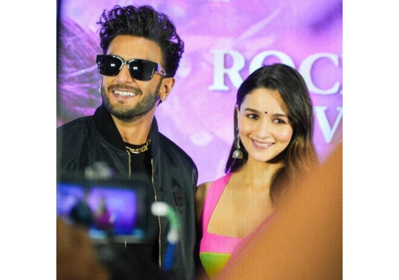 Alia Bhatt and Ranveer Singh pose for the paparazzi
