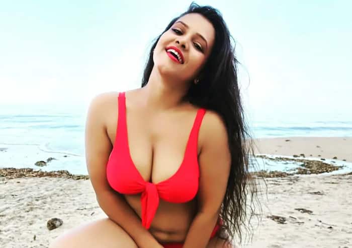 खुले बालों में दिखीं प्रिया गामरे