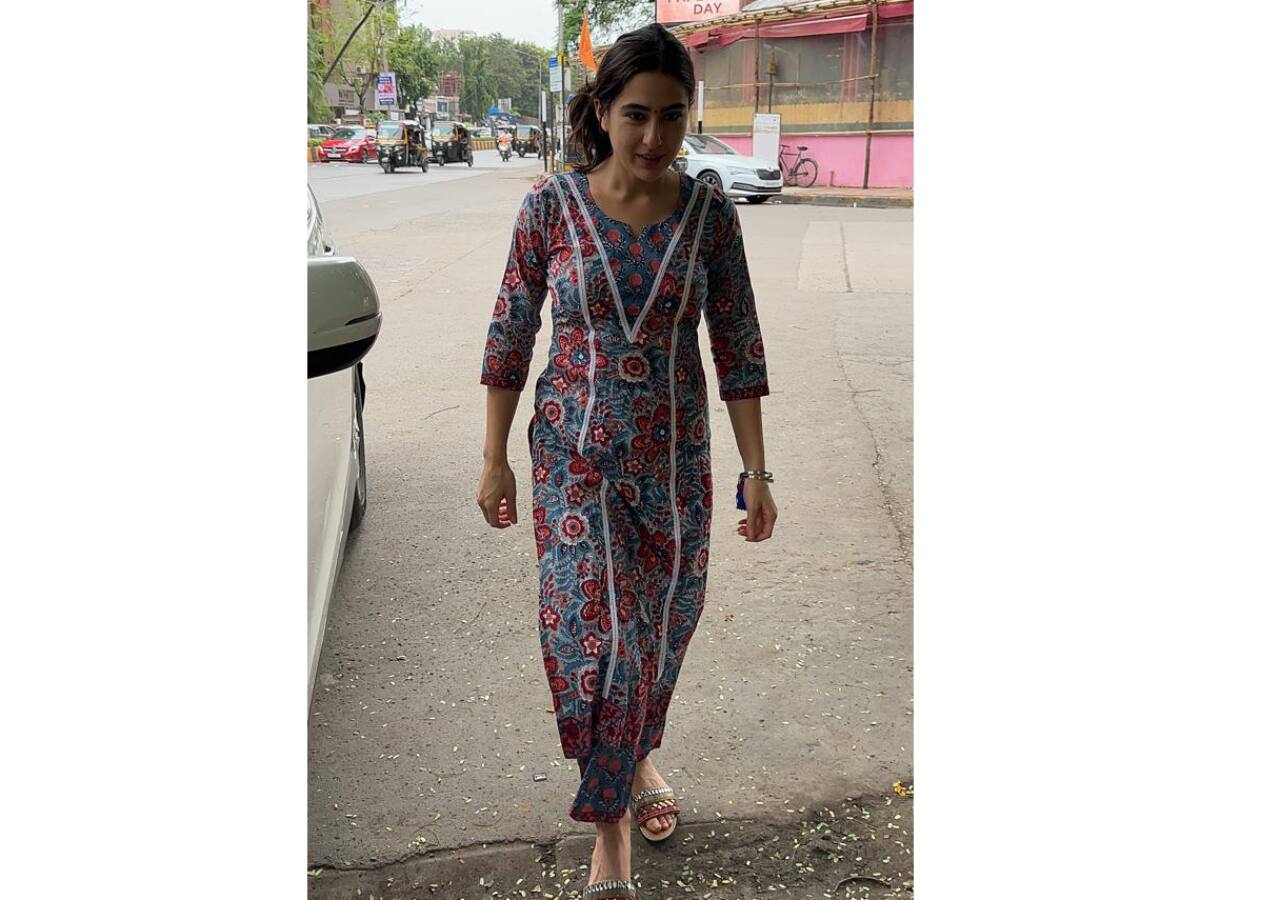 सारा अली खान (Sara Ali Khan) का आउटफिट सारा अली खान (Sara Ali Khan) का आउटफिट
