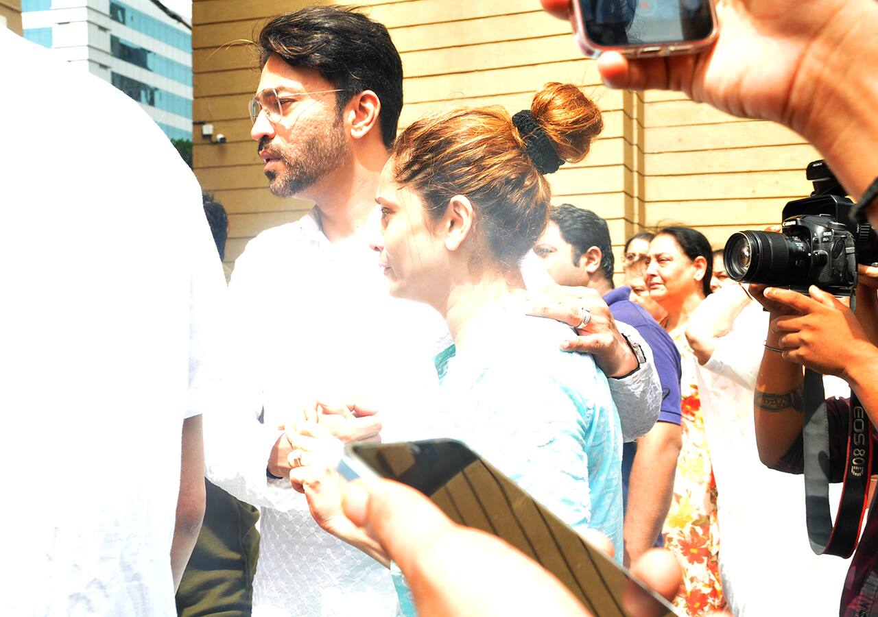 Ankita Lokhande gets huge support from her husband, Vicky Jain, in this grief.