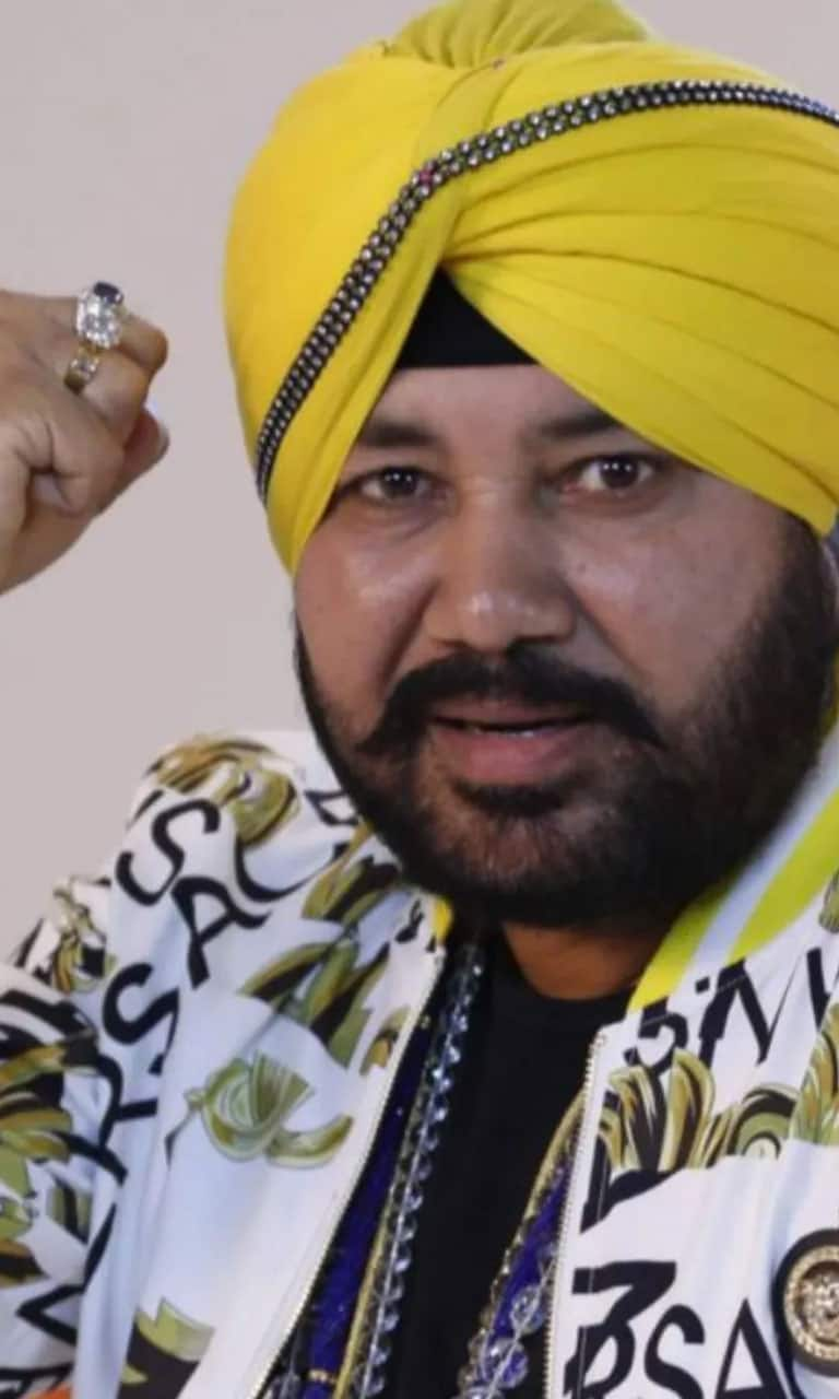 Strongly condemn promoting tobacco, alcohol or guns in songs: Daler Mehndi  | IANS Life