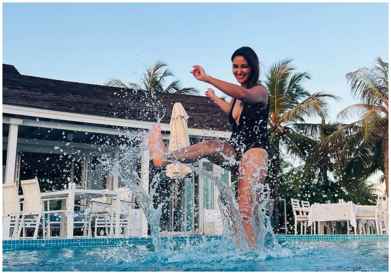 kabir-singh-fame-actress-nikita-dutta-goes-bold-in-black-bikini