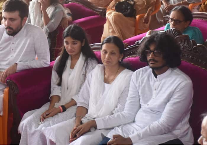 Nitin Desai funeral: Wife looks distraught 