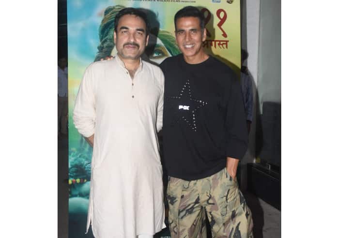 OMG 2 leads Akshay Kumar and Pankaj Tripathi pose for photogs 