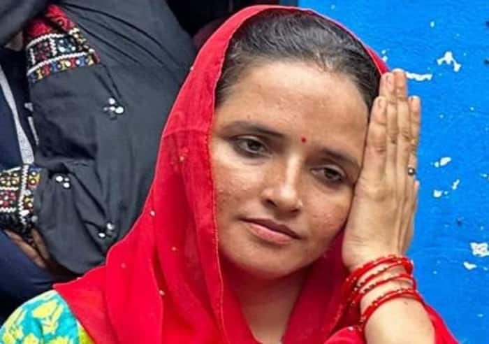 सीमा हैदर पति को छोड़ आईं भारत