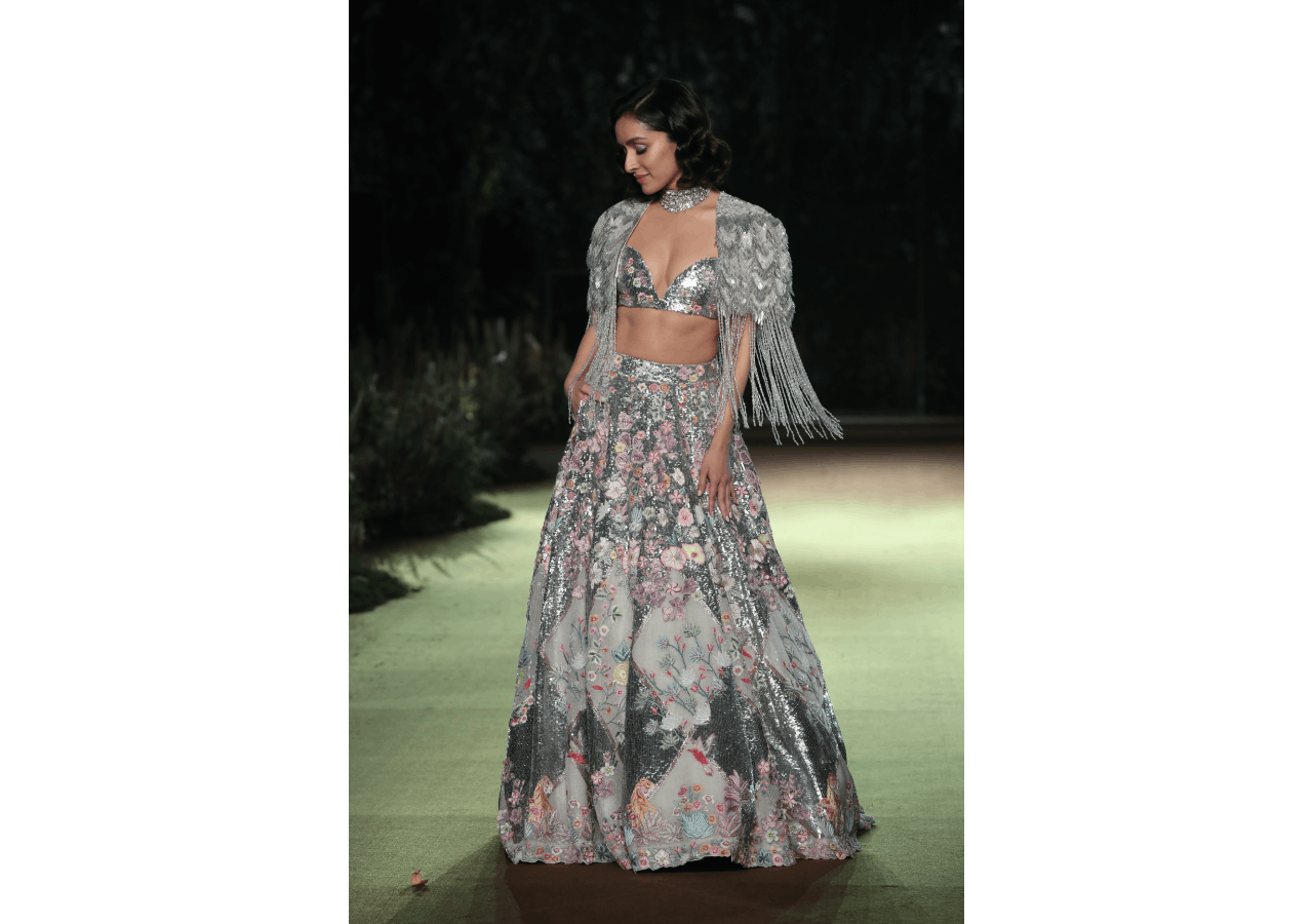 India Couture 2023 Shraddha Kapoor splashes grace and elegance as she