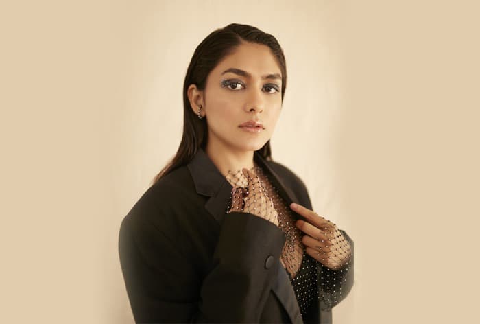 Mrunal Thakur promises to 'continue pushing boundaries' ahead of ...