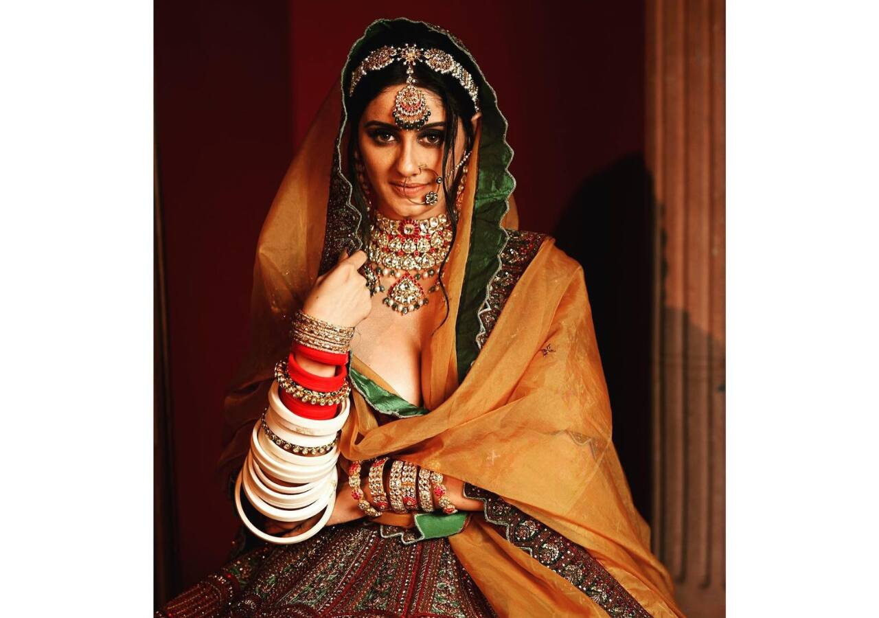 आयशा सिंह (Ayesha Singh) ने आंखों से चलाया जादू