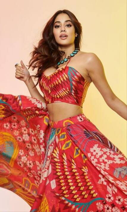Raksha Bandhan 2023: Style Trendy Suit Sets Just Like Mrunal Thakur