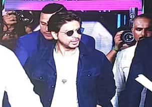 Jawan: Shah Rukh Khan bows his head down after he gets a shoutout for giving 3000 people employment in Chennai [Watch]