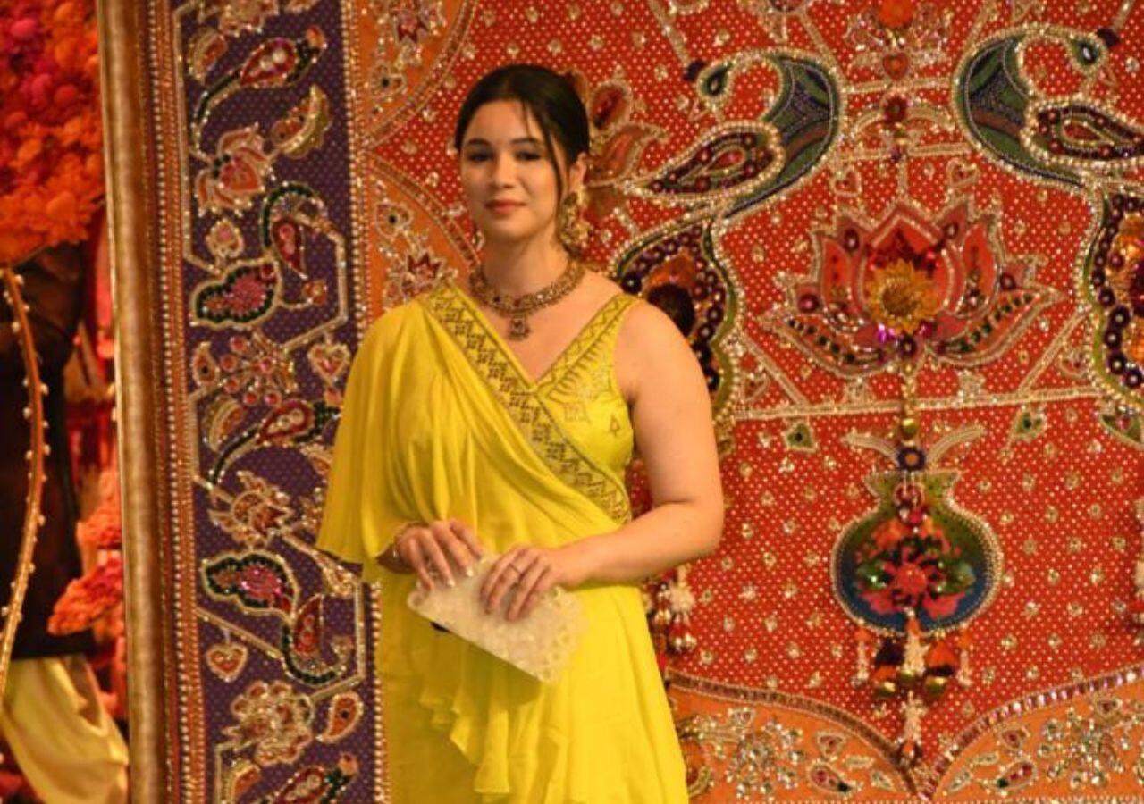 Sara Tendulkar looks drop-dead gorgeous in a ruffle dress