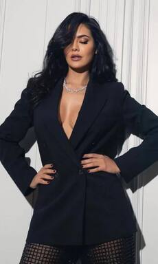 Janhvi Kapoor to Esha Gupta: Top 10 divas who aced the braless blazer trend