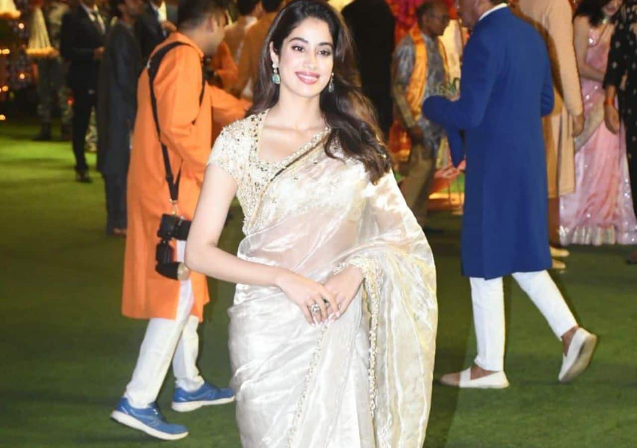 Janhvi Kapoor looks elegant