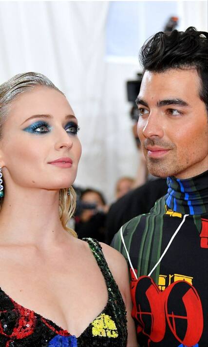 Joe Jonas Slips Wedding Ring Back On Amid Sophie Turner Divorce