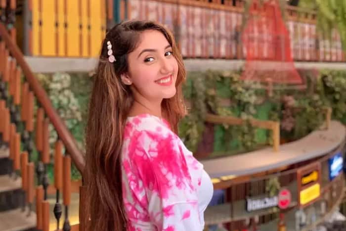 Yeh Rishta Kya Kehlata Hai actress Ashnoor Kaur is a hottie