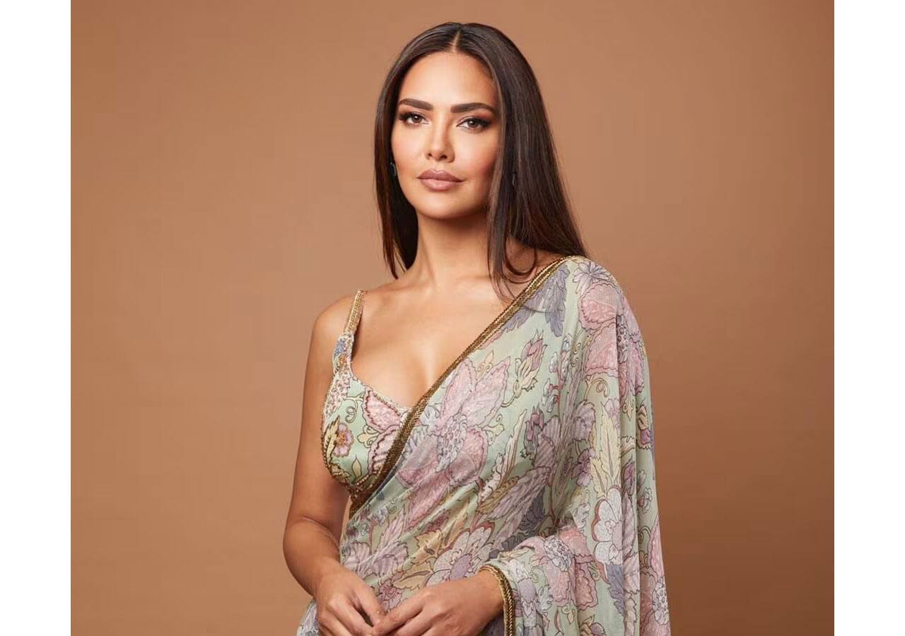 Esha Gupta is every man's dream in this saree