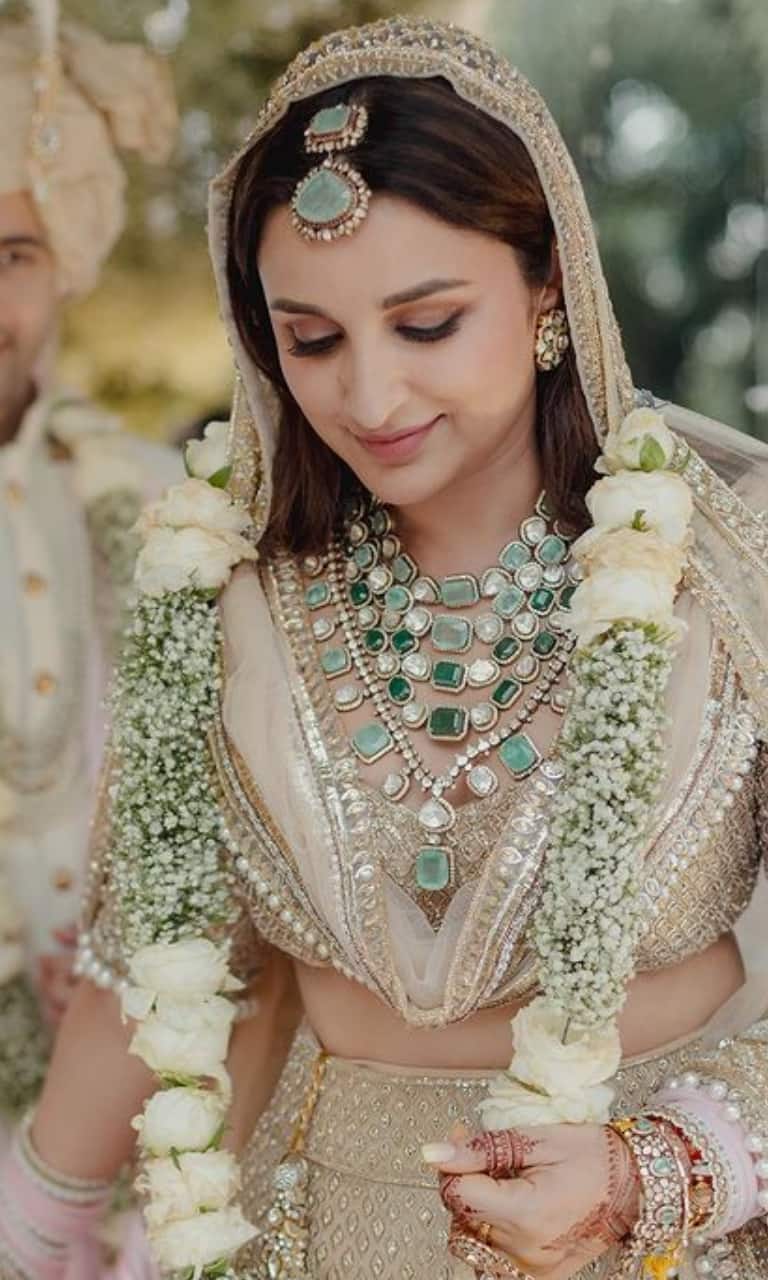 Buy Designer Bridal Lehenga & Wedding Lehenga Choli Online