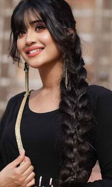 लंबे बालों की मालकिन हैं ये 10 टीवी एक्ट्रेसेस