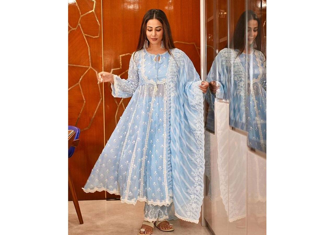 हिना खान (Hina Khan) ने अपने बालों को रखा था खुला