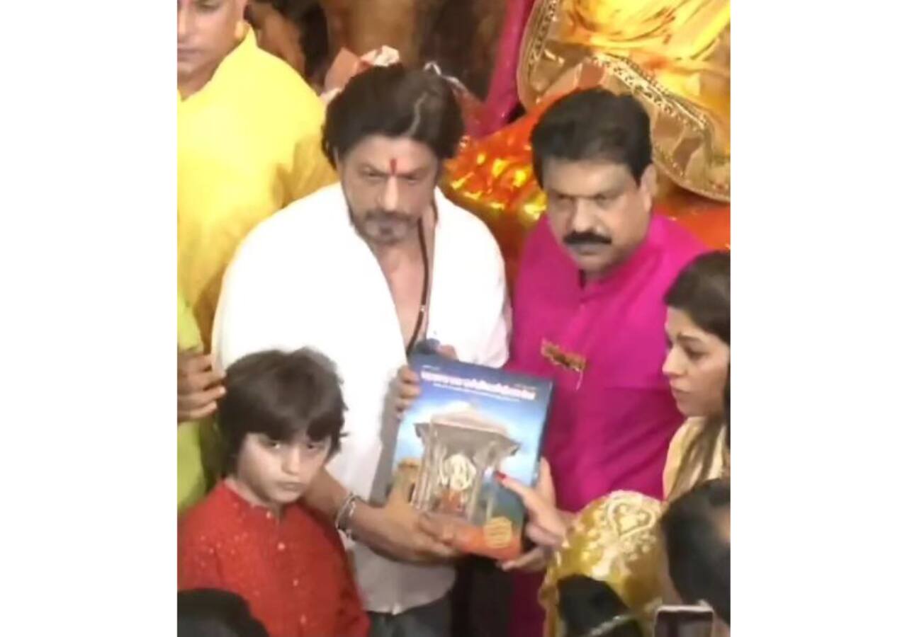 मंदिर परिसर ने दी शाहरुख खान (Shah Rukh Khan) को भेंट