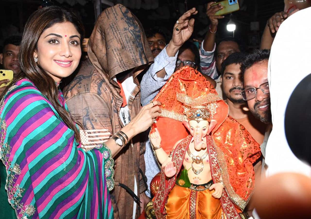 Ganesh Chaturthi 2023 Shilpa Shetty Is Delighted As She And Raj Kundra Bring Bappa Home View Pics 2358