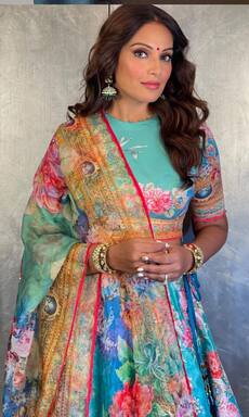 Navratri and Durga Puja 2023 festive fits inspired by Bollywood's Bengali actresses