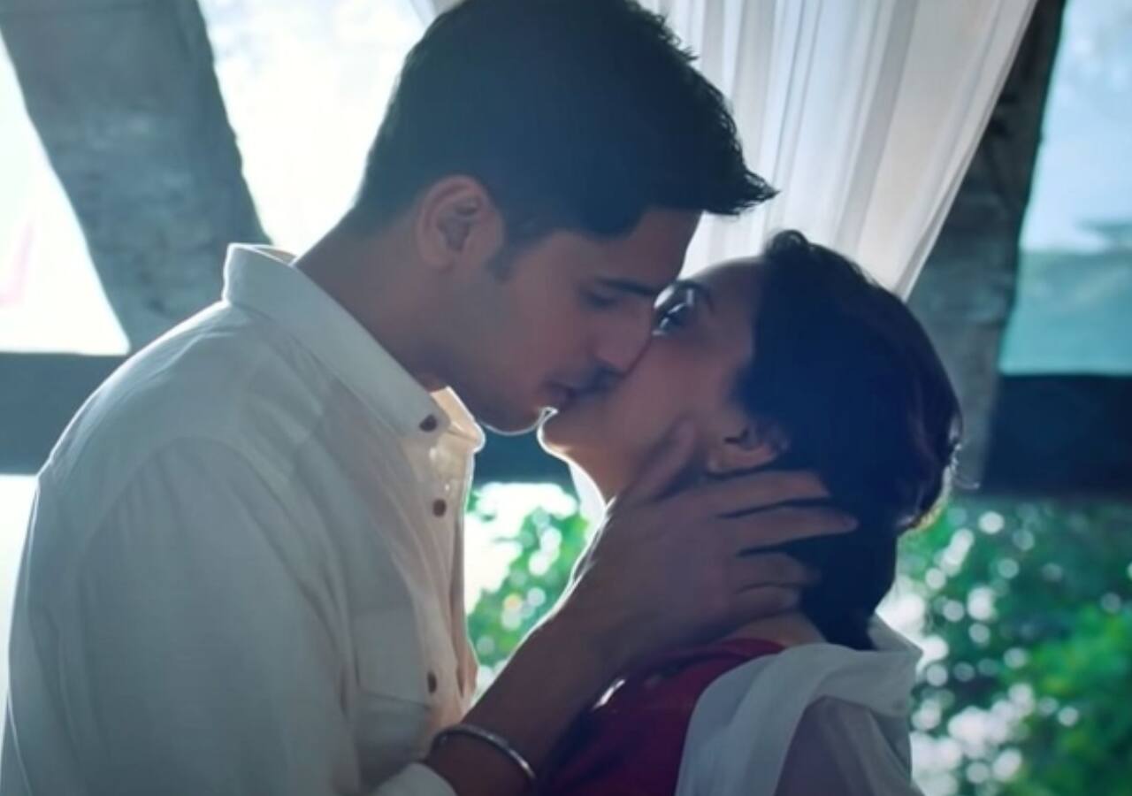 Bollywood stars and their steamiest kissing scenes: Sidharth Malhotra and Kiara Advani 